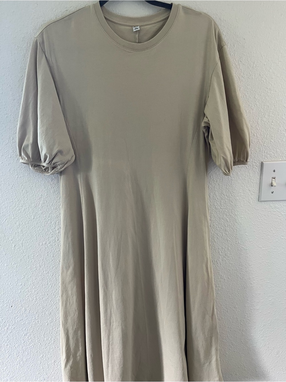Uniqlo Beige Puff Sleeve Midi Dress
